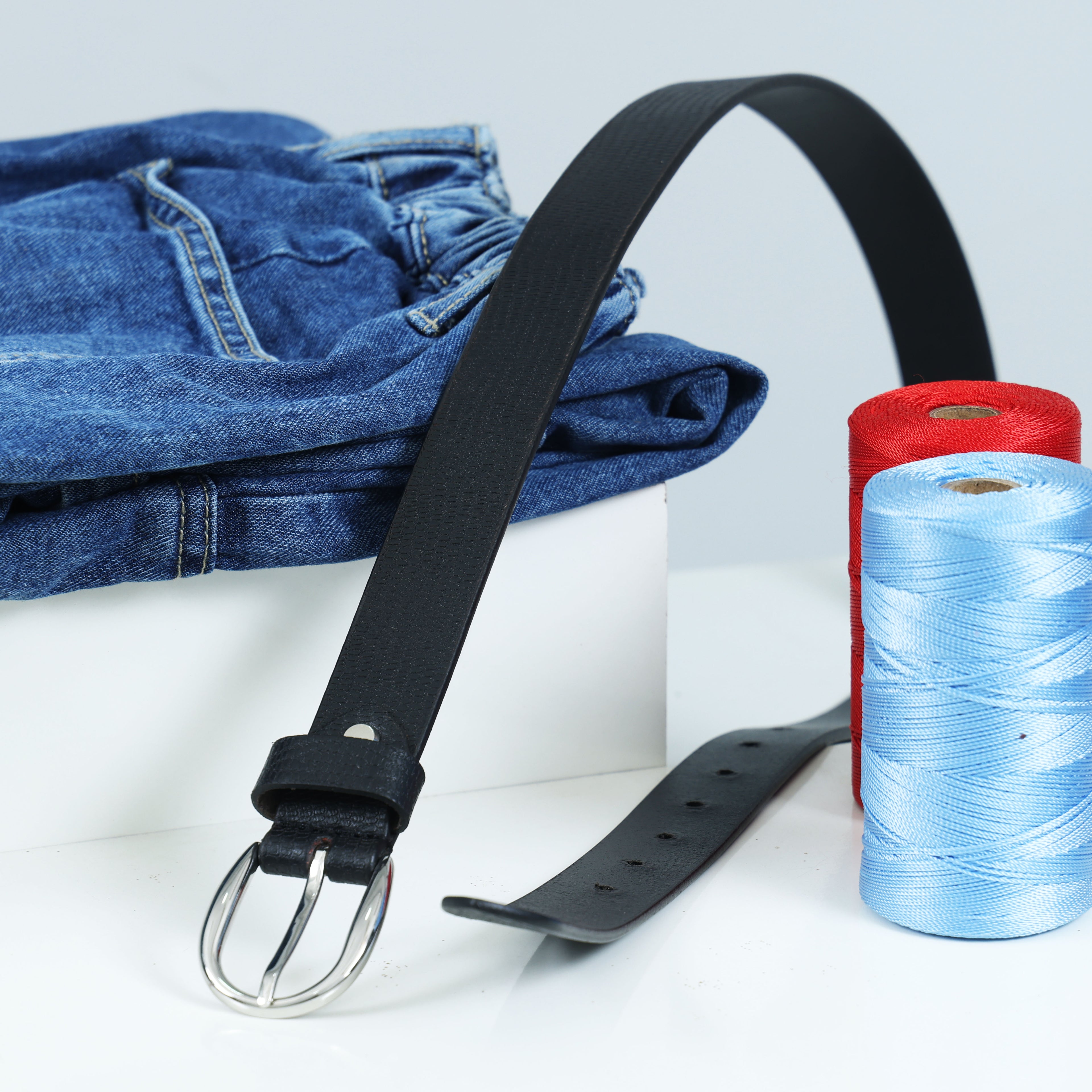 Berbanto Serpina – Midnight Black Top-Grain Leather Snake Texture Belt