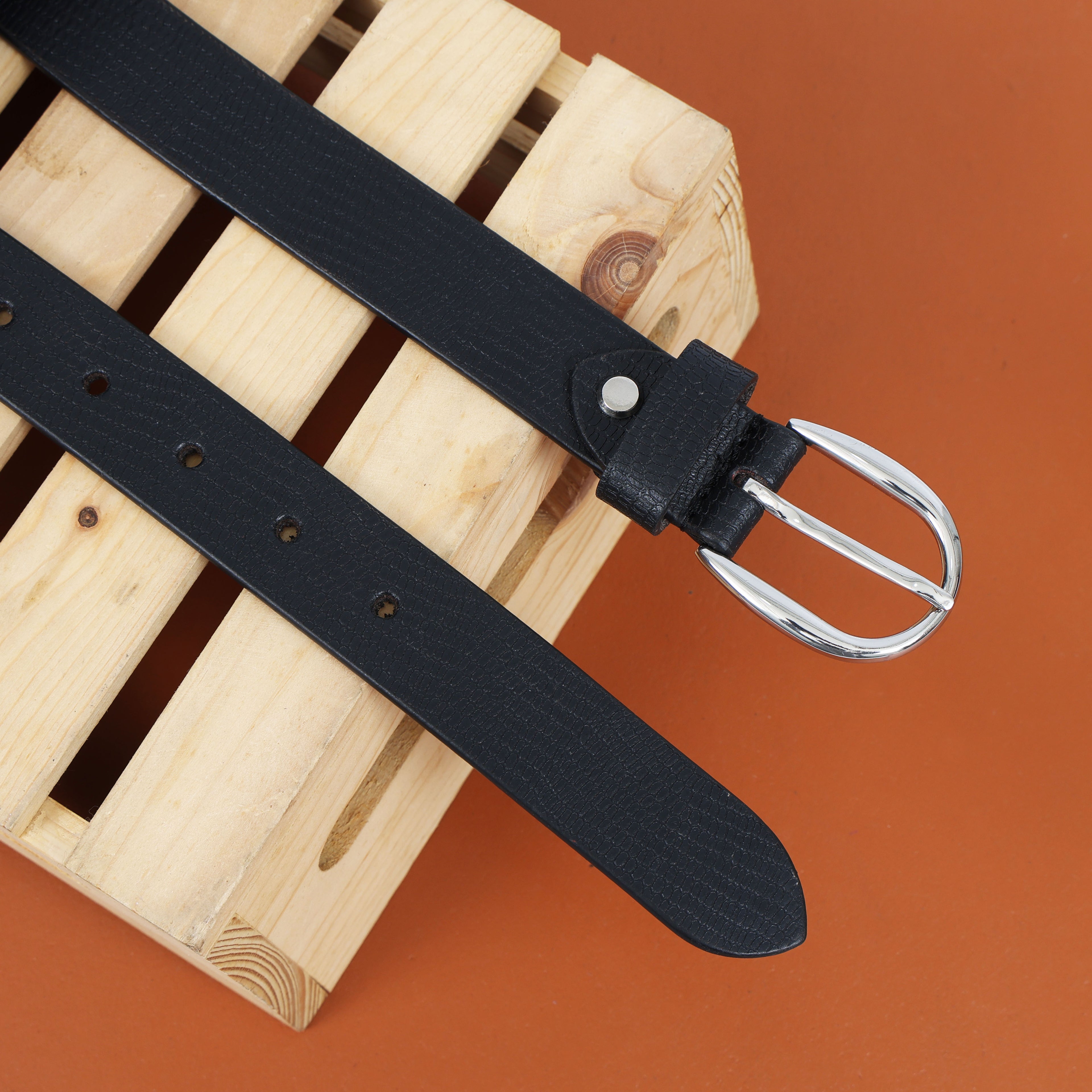 Berbanto Serpina – Midnight Black Top-Grain Leather Snake Texture Belt