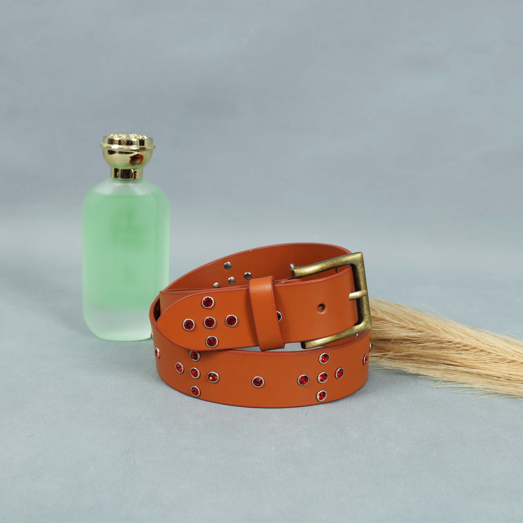 Men’s Tan Leather Studded Belt with Red Metal Rivets & Antique Brass Buckle – Vintage Rockstar Belt