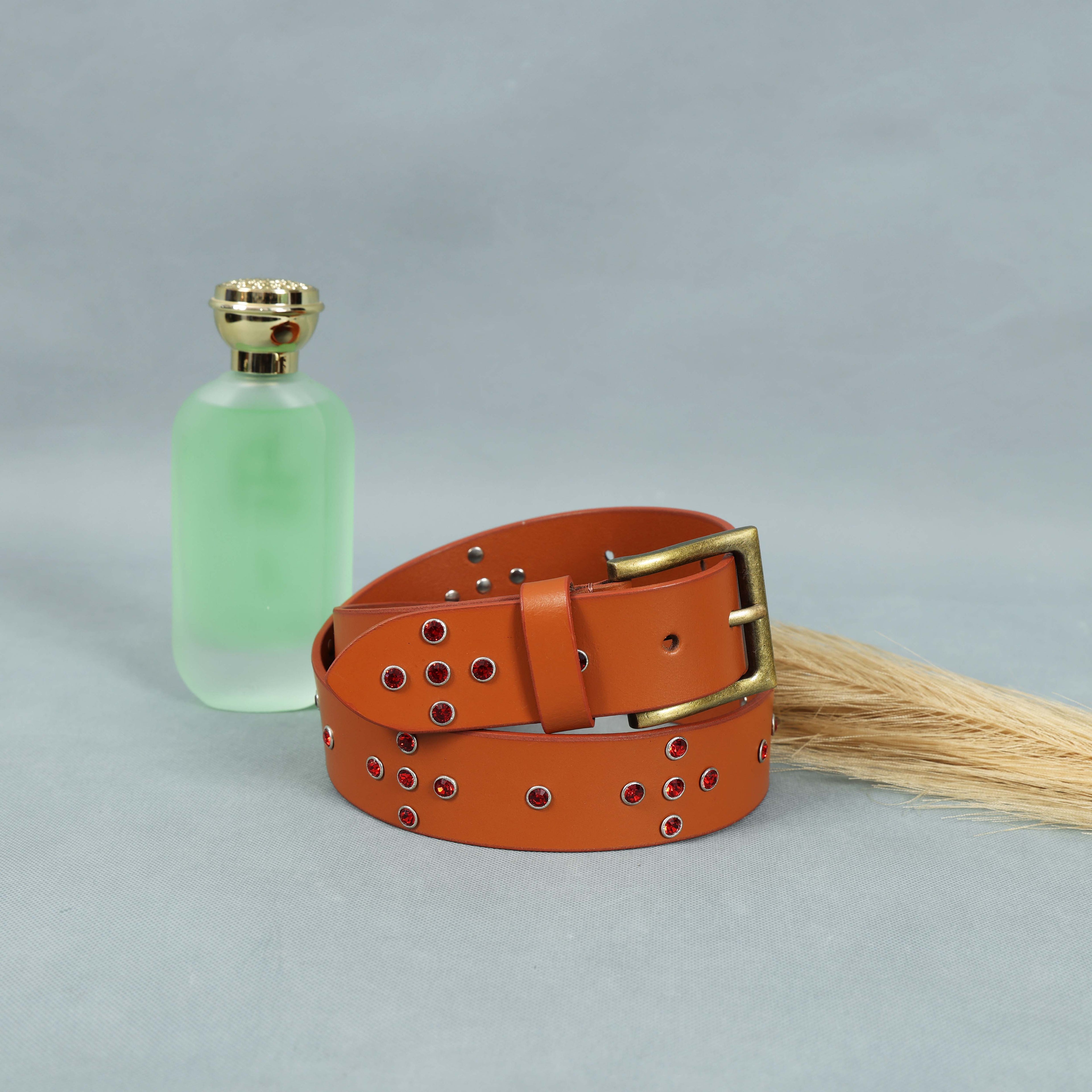 Men’s Tan Leather Studded Belt with Red Metal Rivets & Antique Brass Buckle – Vintage Rockstar Belt