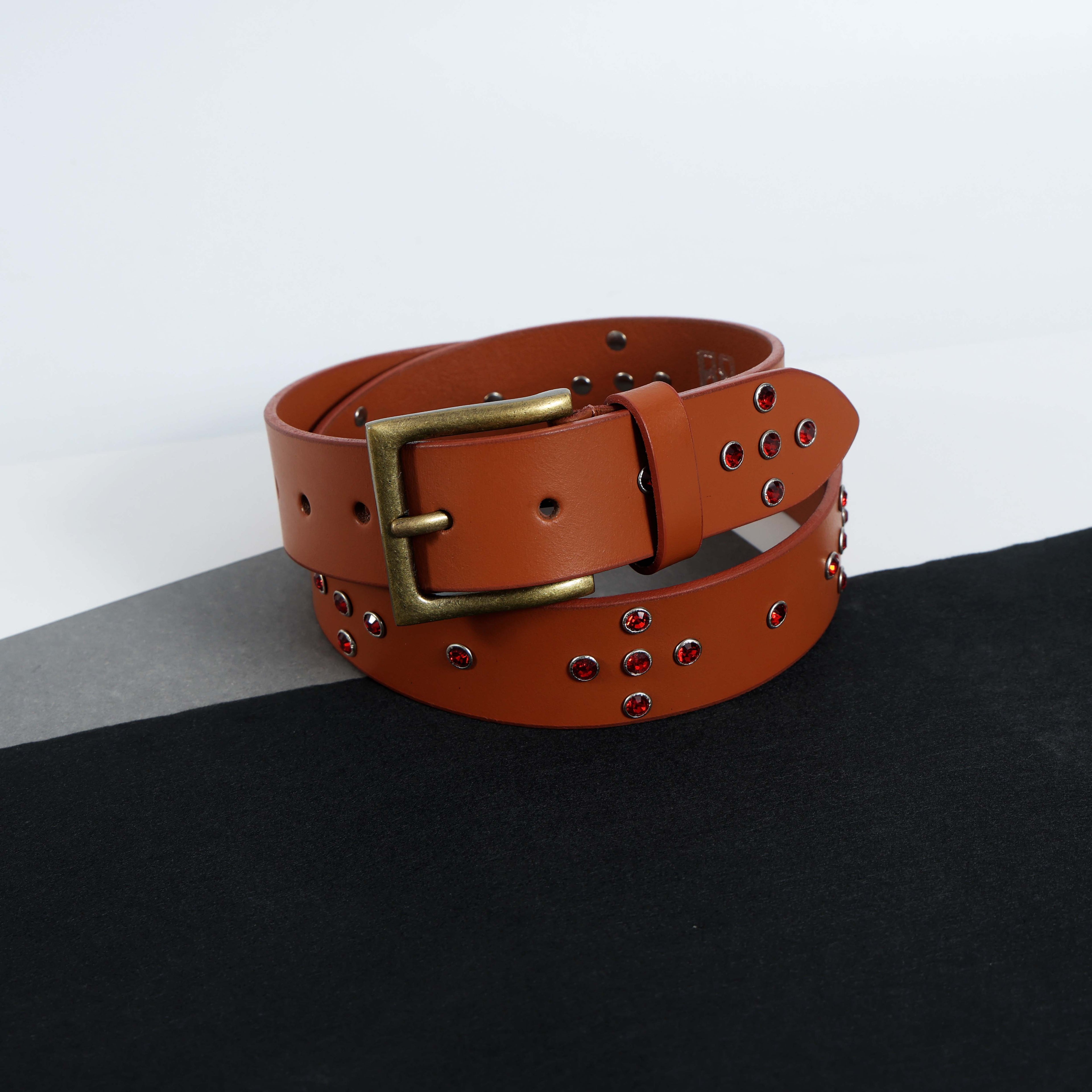 Men’s Tan Leather Studded Belt with Red Metal Rivets & Antique Brass Buckle – Vintage Rockstar Belt