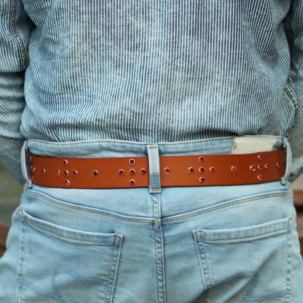 Men’s Tan Leather Studded Belt with Red Metal Rivets & Antique Brass Buckle – Vintage Rockstar Belt