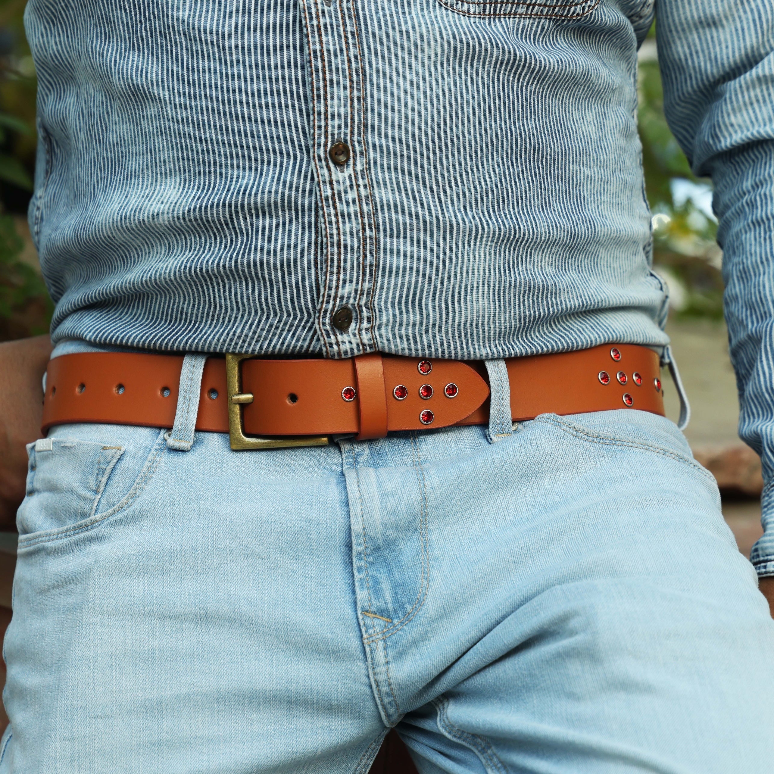 Men’s Tan Leather Studded Belt with Red Metal Rivets & Antique Brass Buckle – Vintage Rockstar Belt