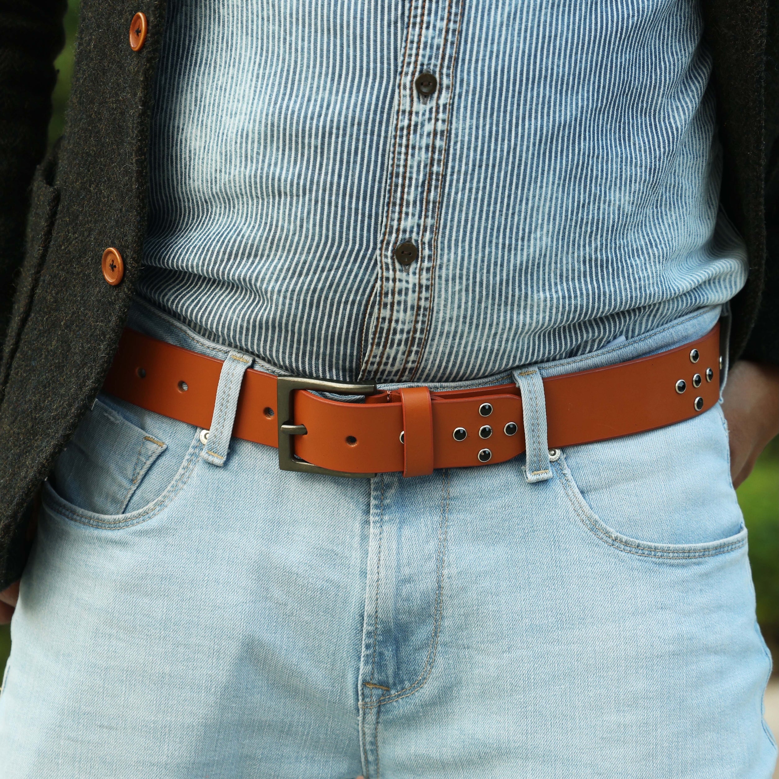 Men’s Tan Leather Belt with Antique Brass Buckle & Black Metal Studs – Stylish Vintage Rock Belt